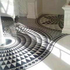 Мозаичный мраморный пол, изготовленный по итальянскому проекту