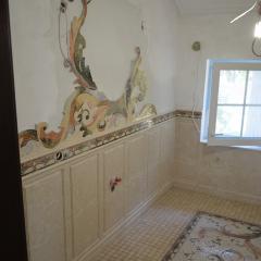  Ванная комната облицованная мраморной мозаикой
